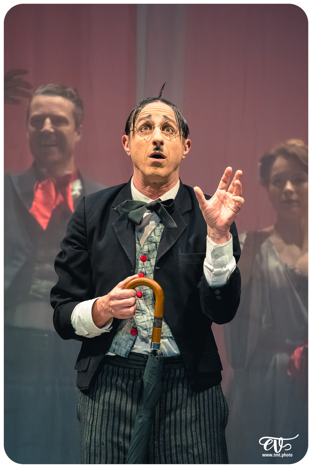 UN FIL A LA PATTE (CIE VIVA)